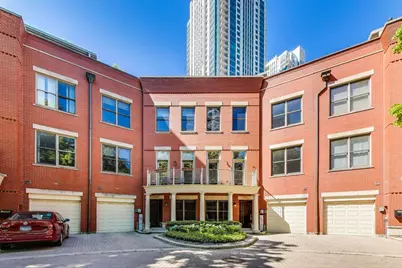 410 N Clinton Street, Chicago, IL 60654 - Photo 1