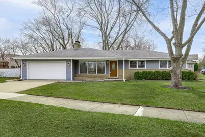 815 E Bryn Mawr Avenue, Roselle, IL 60172 - Photo 1