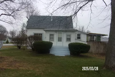504 N Chicago Street, Watseka, IL 60970 - Photo 1