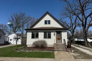 245 E 4th Ave, Clifton, IL 60927 - Photo 1