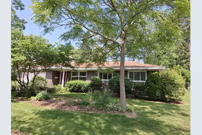 121 N Parkside Avenue, Glen Ellyn, IL 60137 - Photo 1