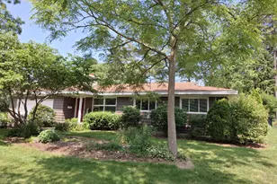 121 N Parkside Ave, Glen Ellyn, IL 60137 - Photo 1