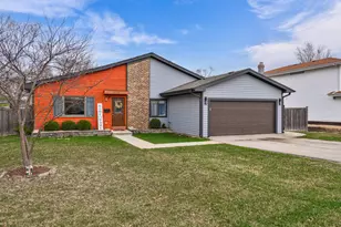 530 Morgan Ln, Hoffman Estates, IL 60169 - Photo 1