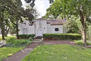 5 Chevy Chase Dr, Buffalo Grove, IL 60089 - Photo 1