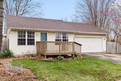 2421 Glen Circle W, Sycamore, IL 60178 - Photo 1