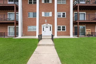 6101 W 94th Street #A8, Oak Lawn, IL 60453 - Photo 1