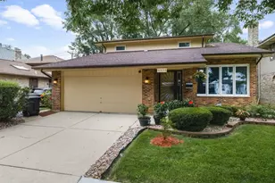 9838 S Beverly Ave, Chicago, IL 60643 - Photo 1