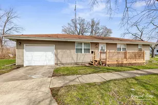 2205 W Hickory St, Kankakee, IL 60901 - Photo 1