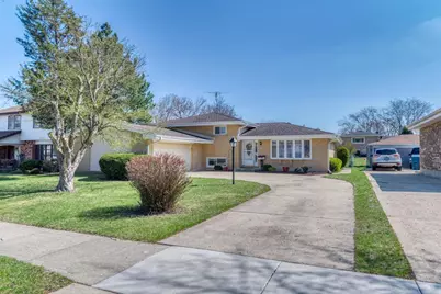 1735 W Woodland Avenue, Addison, IL 60101 - Photo 1