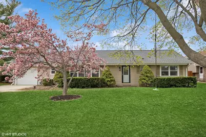 1090 S Pine Avenue, Arlington Heights, IL 60005 - Photo 1