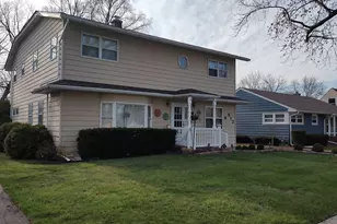 512 N Prospect Manor Ave, Mount Prospect, IL 60056 - Photo 1