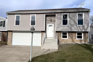 1170 Singleton Dr, Roselle, IL 60172 - Photo 1