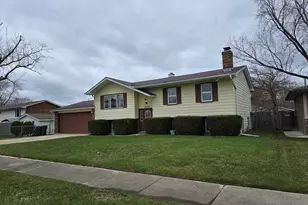 916 Winthrop Ct, Zion, IL 60099 - Photo 1