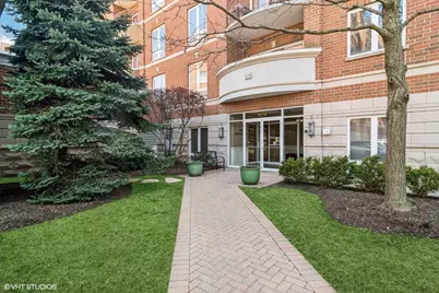 819 Graceland Avenue #404, Des Plaines, IL 60016 - Photo 1