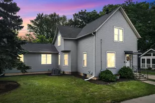 129 S Prairie St, Batavia, IL 60510 - Photo 1