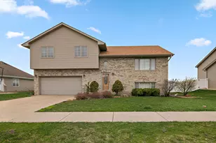 833 Poe St, Manteno, IL 60950 - Photo 1