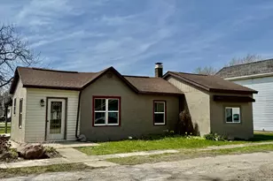 130 S Iowa Ave, Ladd, IL 61329 - Photo 1