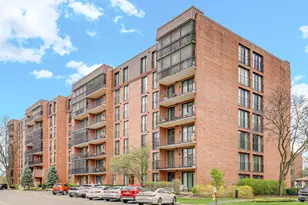 125 Acacia Cir, Indian Head Park, IL 60525 - Photo 1