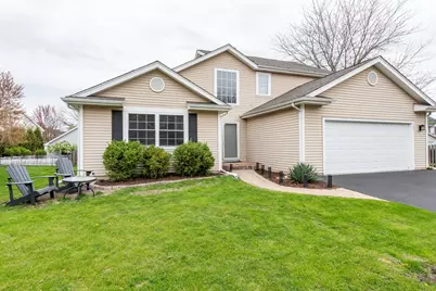 157 N Crooked Lake Lane, Lindenhurst, IL 60046 - Photo 1