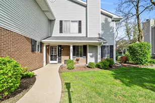 387 Coventrey Ct, Clarendon Hills, IL 60514 - Photo 1