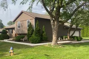 302 Windsor Dr, Ottawa, IL 61350 - Photo 1