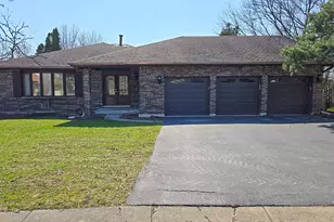 4951 Crest Ct, Country Club Hills, IL 60478 - Photo 1