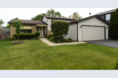 643 N Willow Road, Elmhurst, IL 60126 - Photo 1