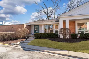 705 Carriage Hill Dr, Glenview, IL 60025 - Photo 1