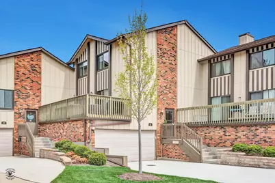 16 Lakeview Court, Willowbrook, IL 60527 - Photo 1