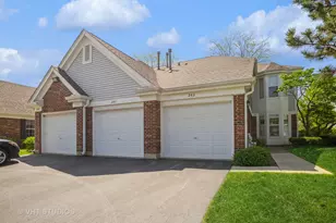 241 Green Knoll Ln, Streamwood, IL 60107 - Photo 1