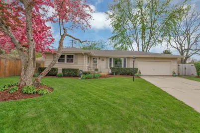 804 Balmoral Court, East Dundee, IL 60118 - Photo 1