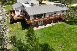 1612 Parkside Ct, Freeport, IL 61032 - Photo 1