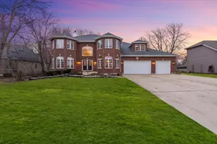 325 Williams St, Roselle, IL 60172 - Photo 1