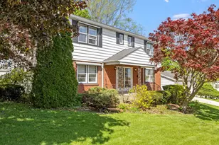 428 Julia St, Lemont, IL 60439 - Photo 1