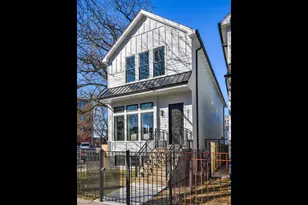 1727 W Barry Ave, Chicago, IL 60657 - Photo 1