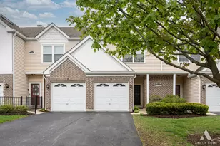 9 Arboretum Dr, Lombard, IL 60148 - Photo 1