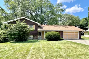 1900 Charles Ln, Aurora, IL 60505 - Photo 1