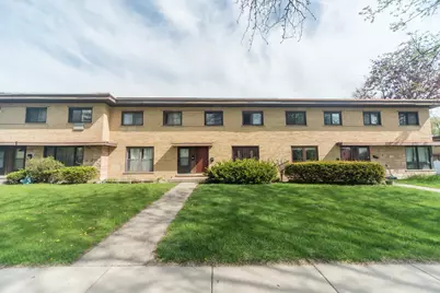 122 E Highland Avenue, Mount Prospect, IL 60056 - Photo 1