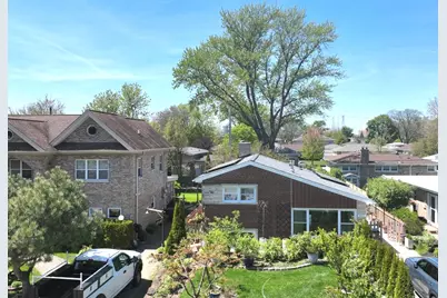7336 N Kenneth Avenue, Lincolnwood, IL 60712 - Photo 1
