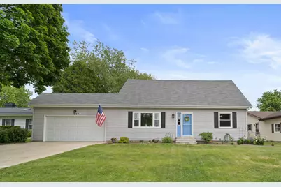 1602 Pebblewood Drive, Sycamore, IL 60178 - Photo 1