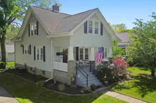 636 1st St, Crete, IL 60417 - Photo 1