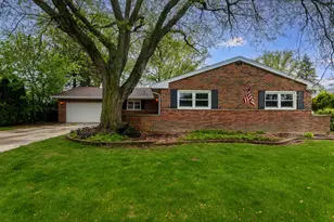 937 Twilight Ln, Wheeling, IL 60090 - Photo 1