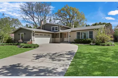 107 E Burr Oak Drive, Arlington Heights, IL 60004 - Photo 1