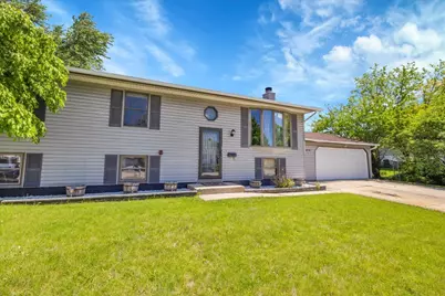 1264 N Kennedy Drive, Streamwood, IL 60107 - Photo 1