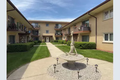 6136 S Kensington Avenue #E, Countryside, IL 60525 - Photo 1