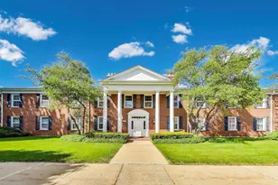 501 Coventry Ln, Crystal Lake, IL 60014 - Photo 1