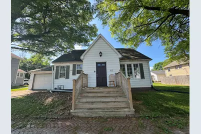 30 E Maple Street, Canton, IL 61520 - Photo 1