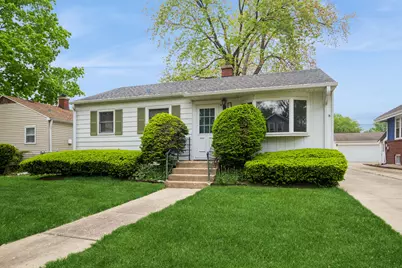 814 Hollywood Avenue, Des Plaines, IL 60016 - Photo 1