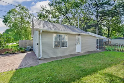 900 Jackson Avenue #B, Saint Charles, IL 60174 - Photo 1