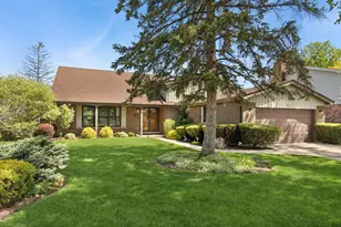 1418 E Waverly Dr, Arlington Heights, IL 60004 - Photo 1